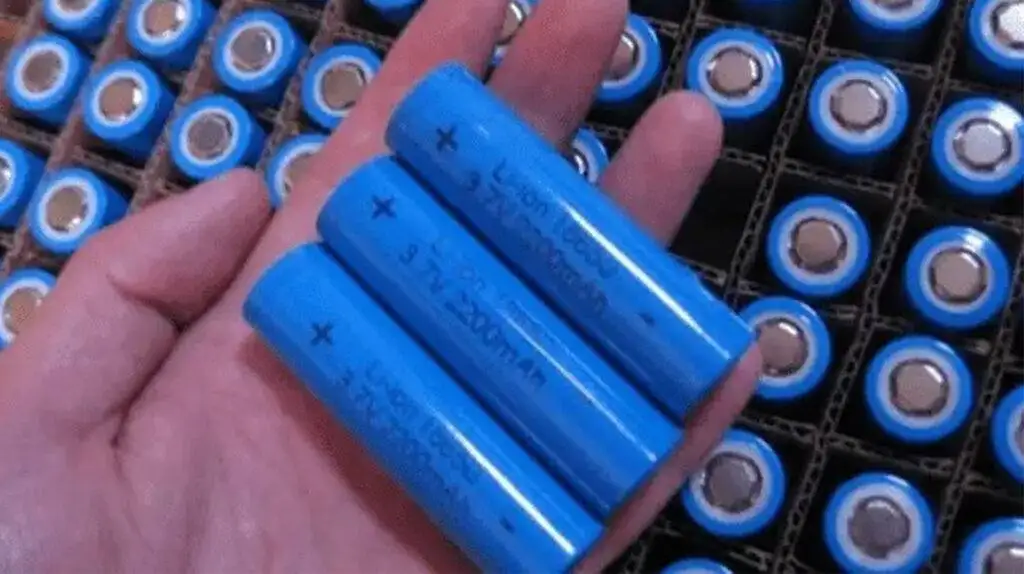  Explorando el poder de los iones de litio: ¿son recargables estas baterías?